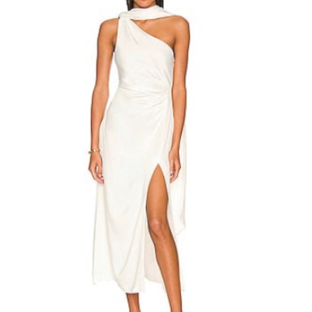 Misha Estra revolve white dress bridal events